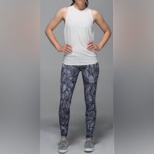 NWOT Lululemon Tropical Print Patterned Leggings. Size 4.